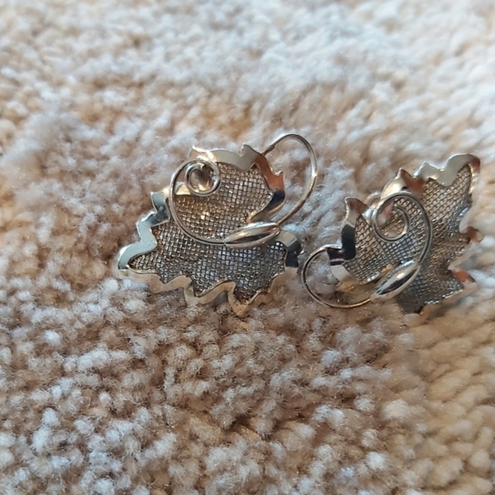 925 Sterling Silver Modernist Mesh/Net Leaf BOND BOYD Screw Back Earrings Vtg